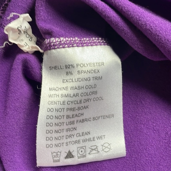 🍀Sale 4/$20 Official Vancouver 2010 Olympics Sunice athletic top, sz M - Picture 6 of 8